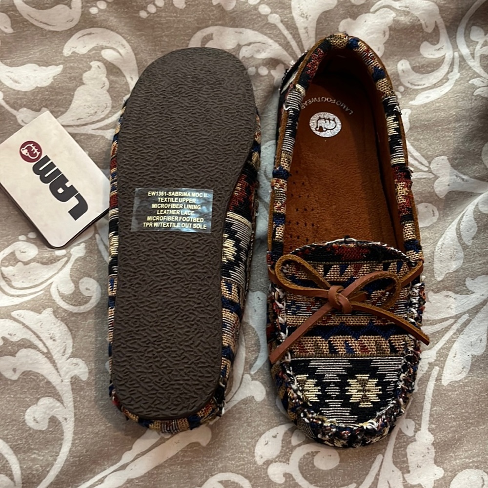 NWT lamo Aztec print moccasins size 5